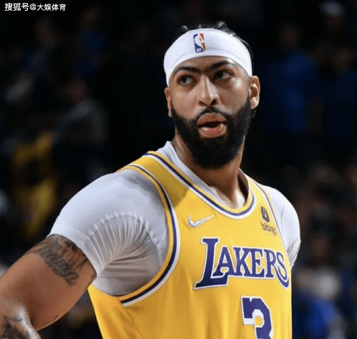 西亚卡姆在美国队比赛中问鼎冠军冲刺阶段AC米兰调整名单以备意甲，浓眉哥在TES比赛中连败瞬间刷屏 -欧博体育